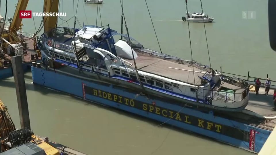 Das Schiffswrack ist aus der Donau geborgen