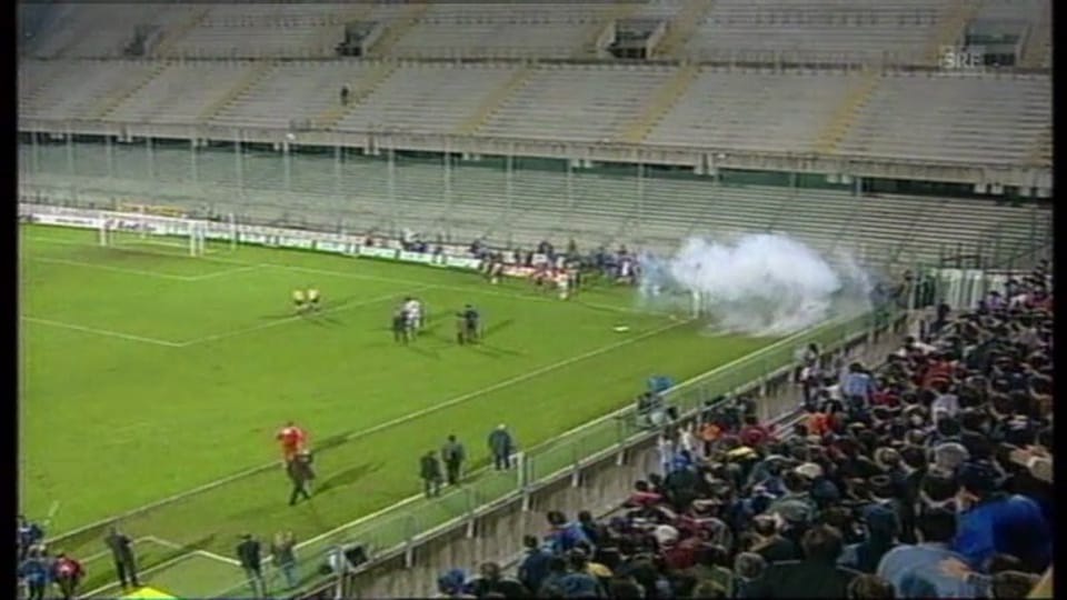 Fiorentina - GC abgebrochen («tagesschau» 04.11.1998)