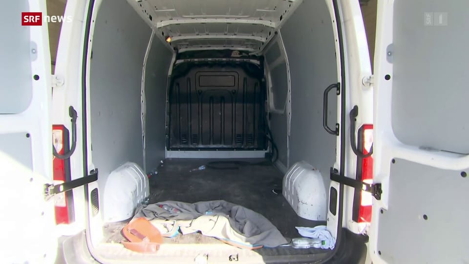 Polizei rettet Flüchtlinge aus Lieferwagen