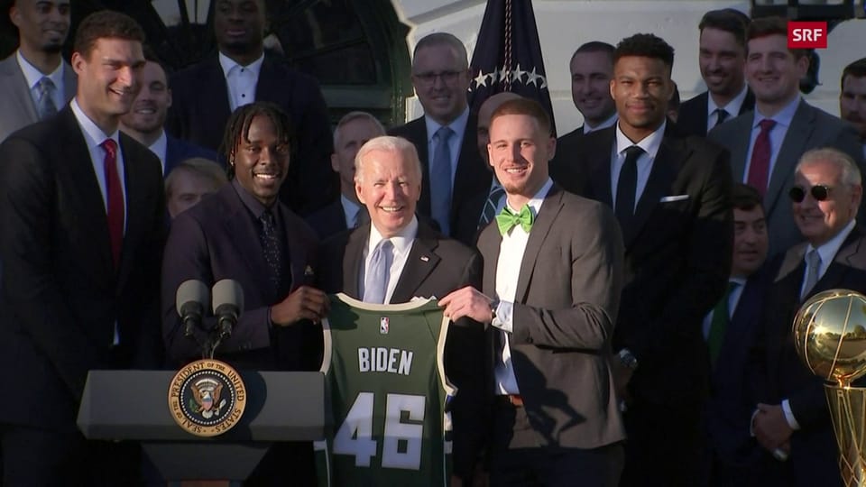 Archiv: US-Präsident Biden empfängt NBA-Meister