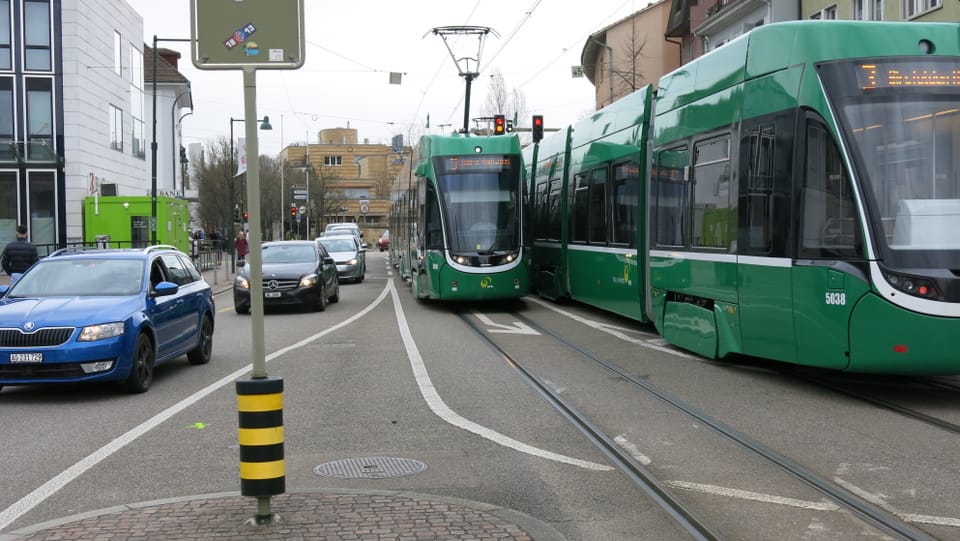 Tram statt Waggiswagen auf der Hauptrasse in Birsfelden