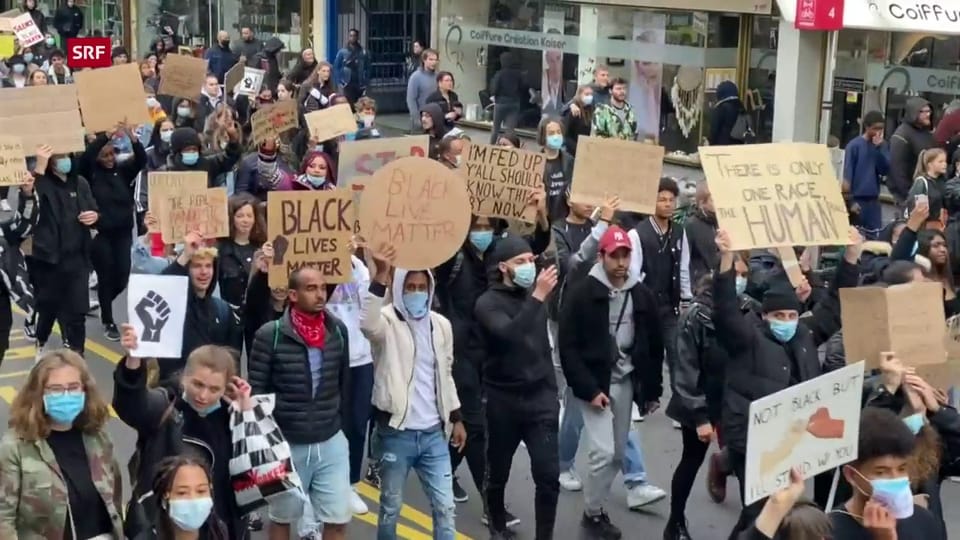 Vorwiegend junge Demonstranten in Biel (unkommentiert)