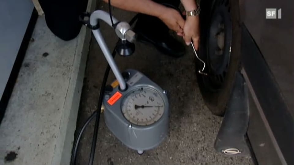 Schlecht gepumpte Autopneus: Luft spart Benzin