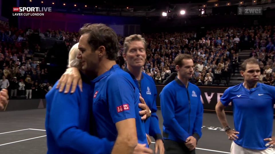 Archiv: Federer wird nach seinem letzten Spiel emotional gefeiert