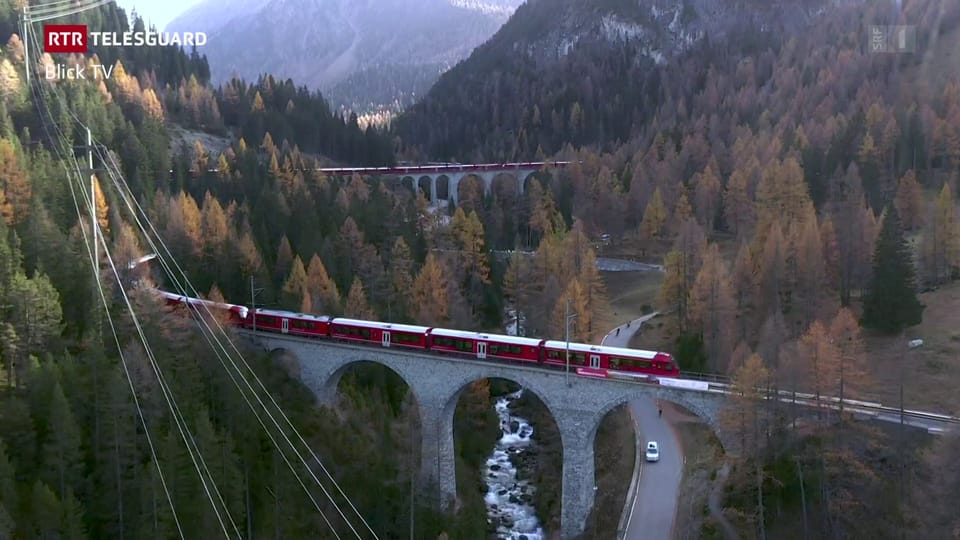 Der längste Reisezug der Welt fährt über die Bündner Albulalinie