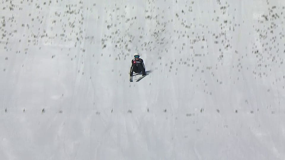 Archiv: Ammann greift in Planica nach 243 m in den Schnee