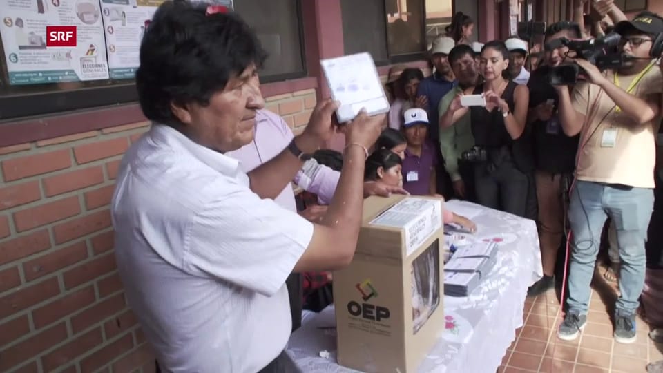Evo Morales an der Wahlurne (unkomm.)