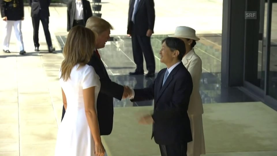 Naruhito empfing Trump zeremoniell vor dem kaiserlichen Palast