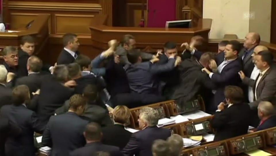 Gerangel im Parlament in Kiew (unkommentiert)