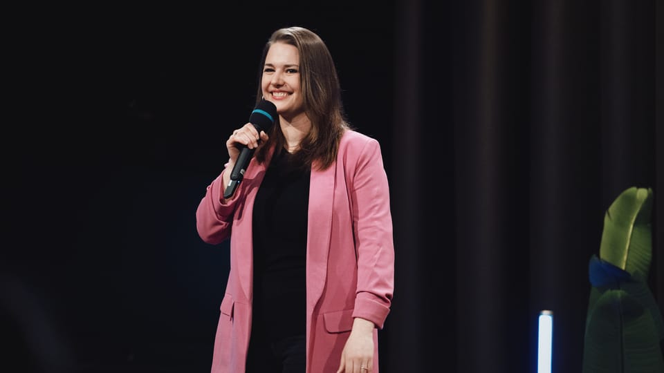 Isabel Meili beim «Comedy-Zmorge»