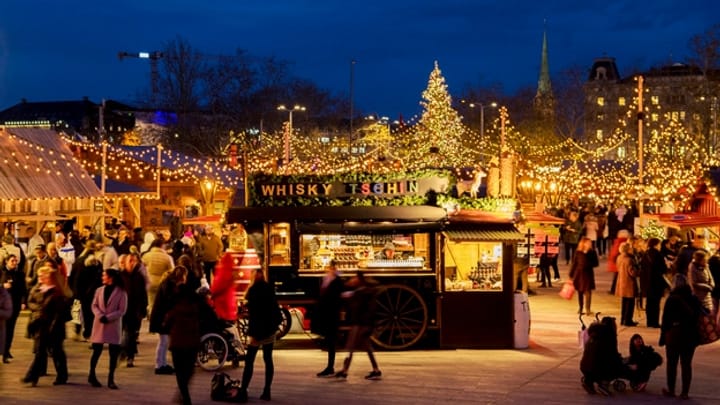 Touristen entdecken Zürich als Weihnachtsdestination