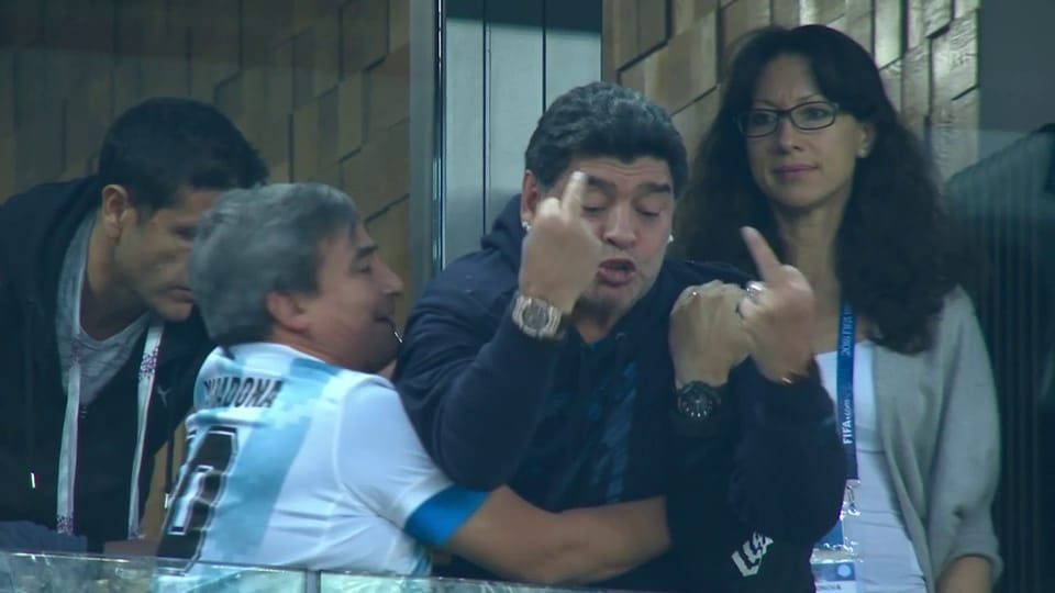 Der bizarre Auftritt von Diego Maradona