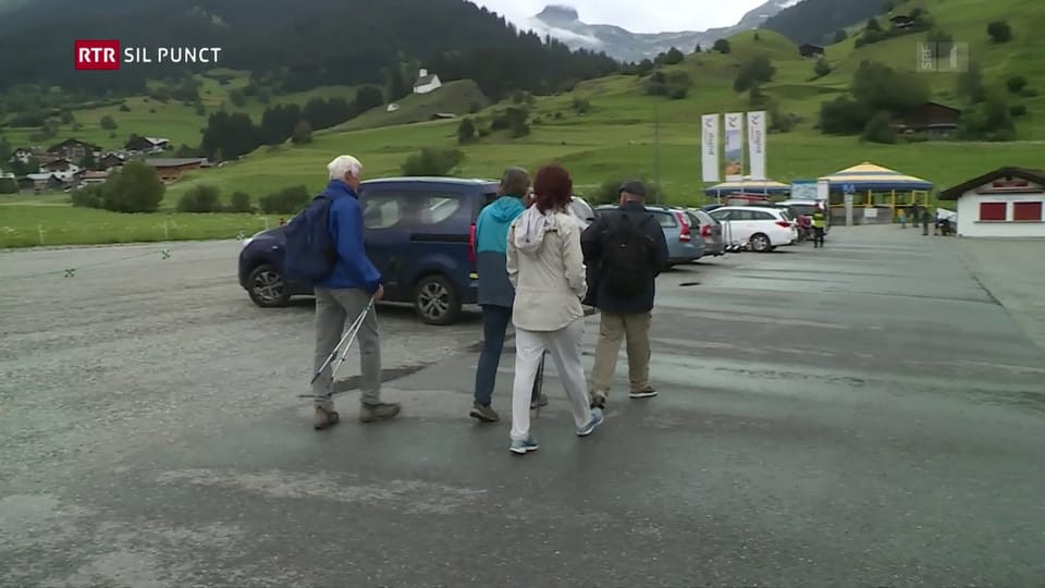 Ils turists svizzers vegnan - in exempel a Breil