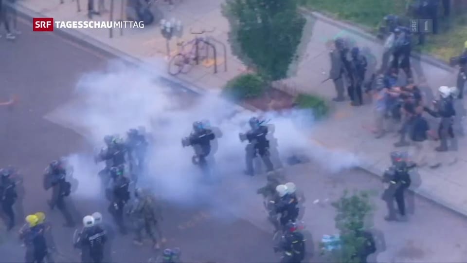 Aus dem Archiv: Militärpolizei vetreibt Demonstranten 