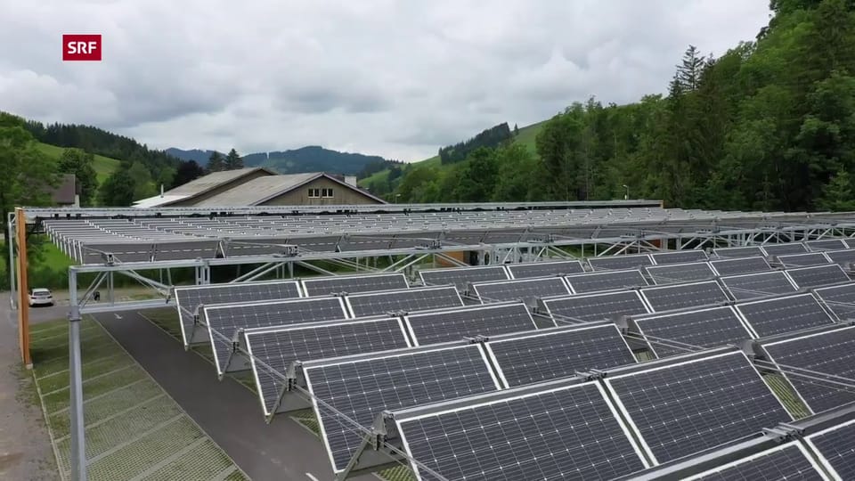 Die Betreiber filmten die Inbetriebnahme des Solardachs. (Bilder: SAK)