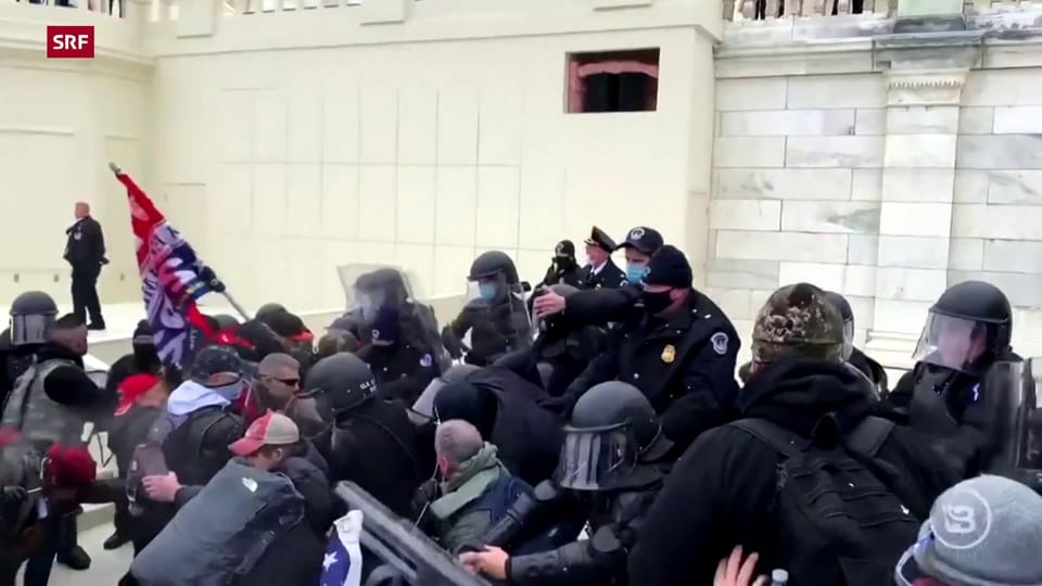 Zusammenstösse zwischen Stürmenden und der Polizei vor dem Kapitol