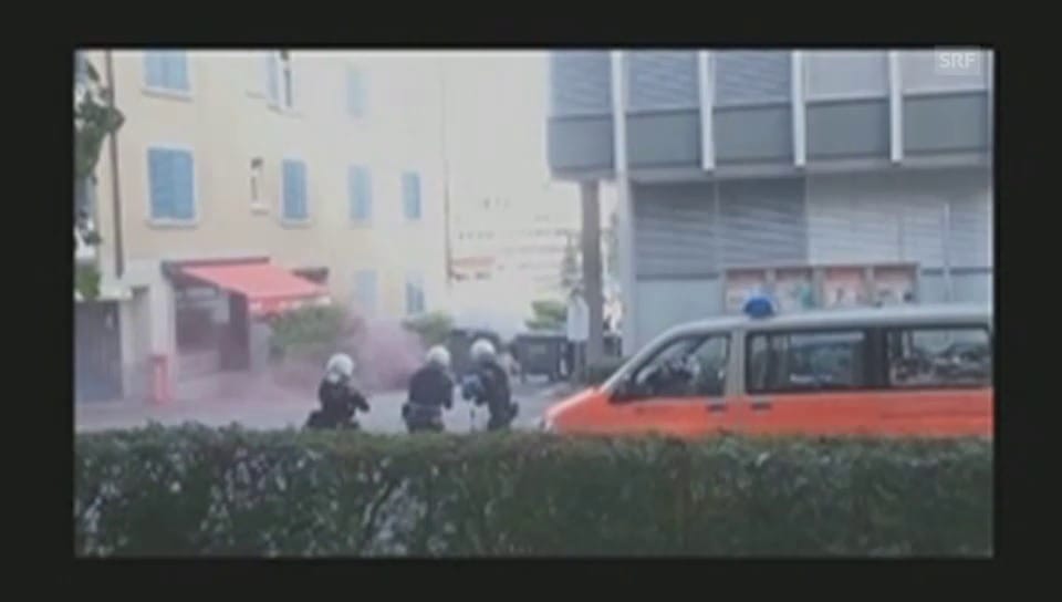 Scharmützel mit der Polizei (Amateuervideo SRF Augenzeuge)
