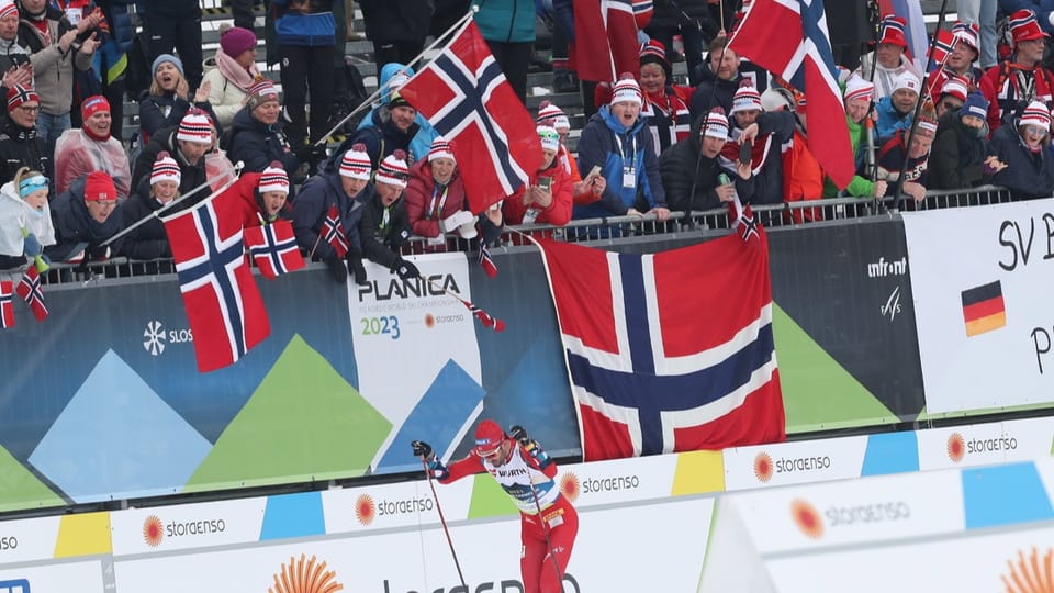 Experte Cologna und Kommentator Winterberg erläutern die norwegische Dominanz