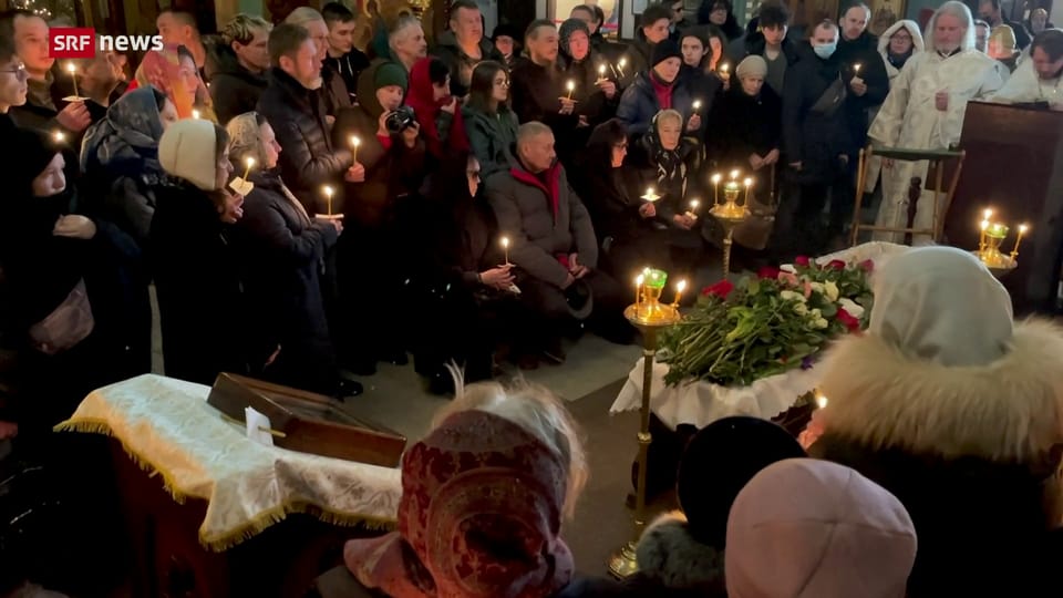 Nawalny beerdigt: Tausende nehmen Abschied trotz Drohkulisse