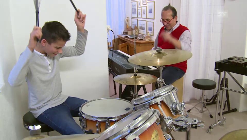 Raymond Fein und sein Sohn musizieren zusammen