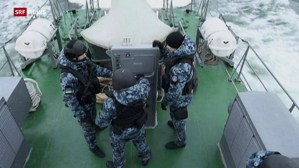 Archiv: Ukraine attackiert russisches Kriegsschiff in Krimhafen