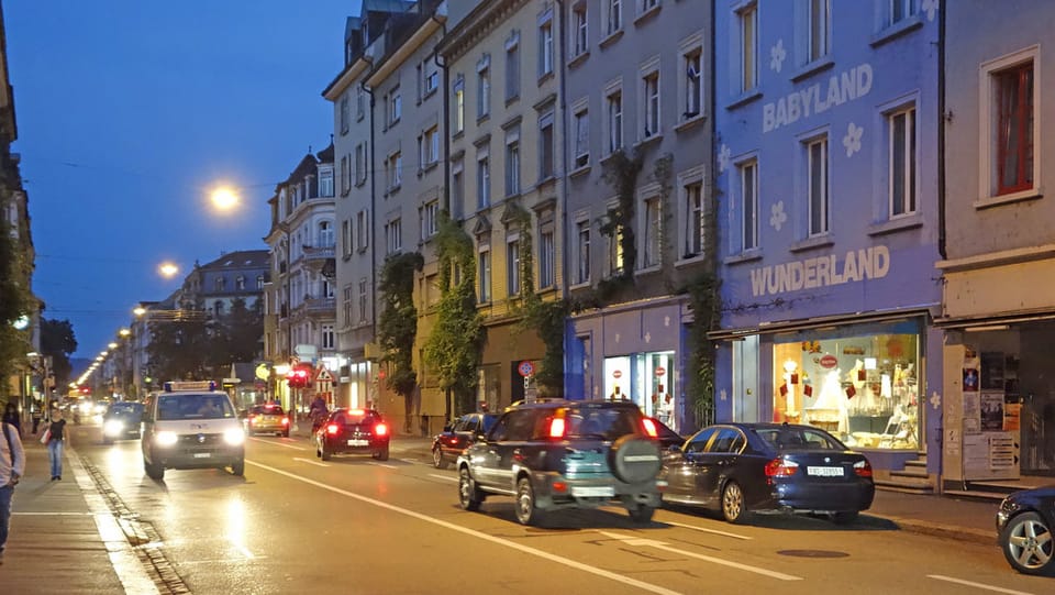 Soll Basel Benzinautos von seinen Strassen verbannen?