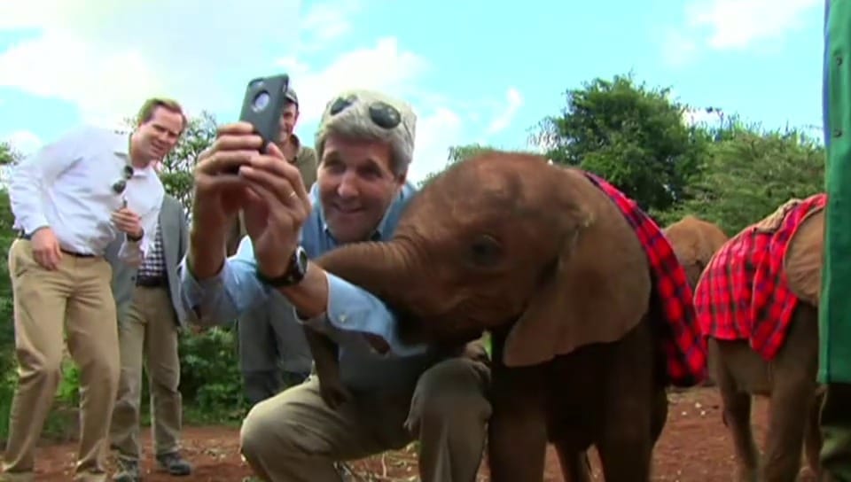 John Kerrys Selfie mit dem Elefanten