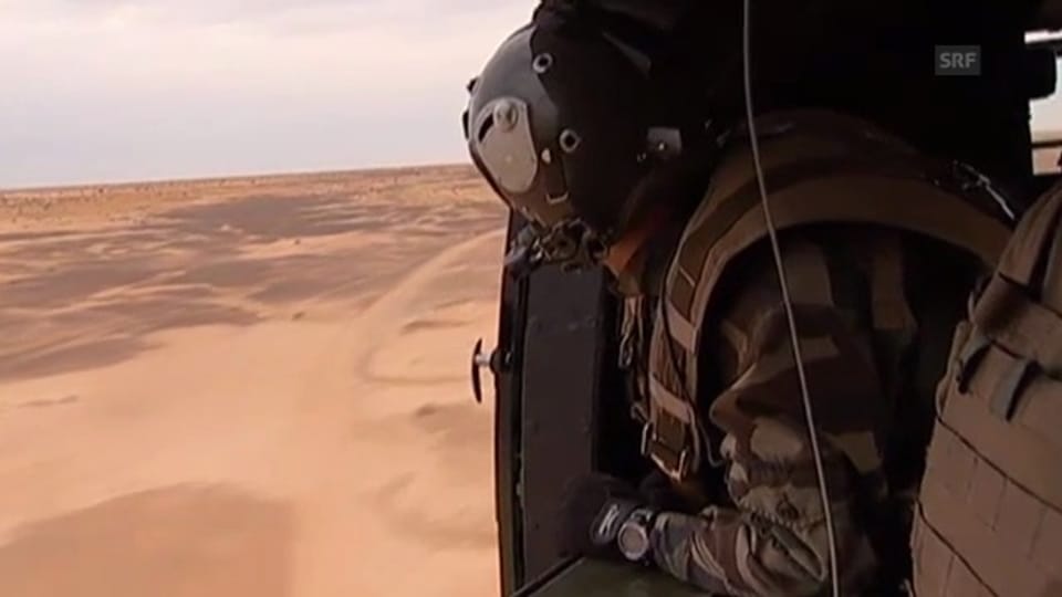 Helikopter kreisen über Truppen in Mali (unkommentiert)
