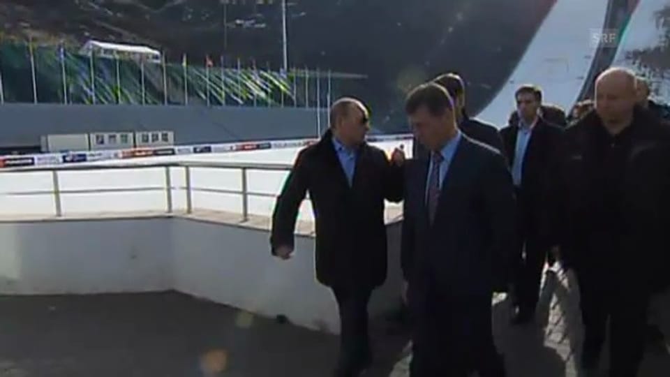 Wladimir Putin besucht die Olympia-Sportstätten.