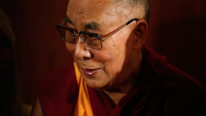 Kontroverse um Video-Szene zwischen Kind und Dalai Lama