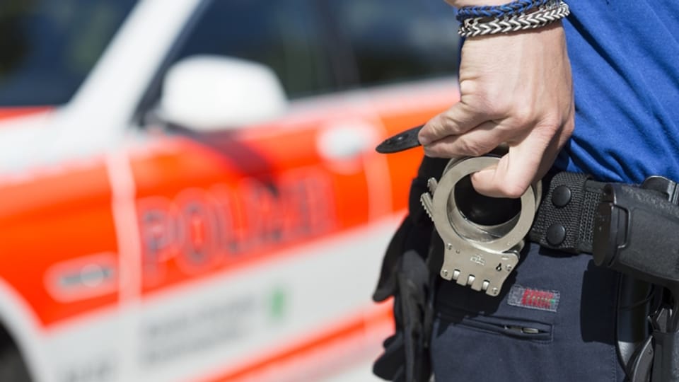 Die St. Galler Kantonspolizei fahndet öffentlich nach zwei Männern (Symbolbild)