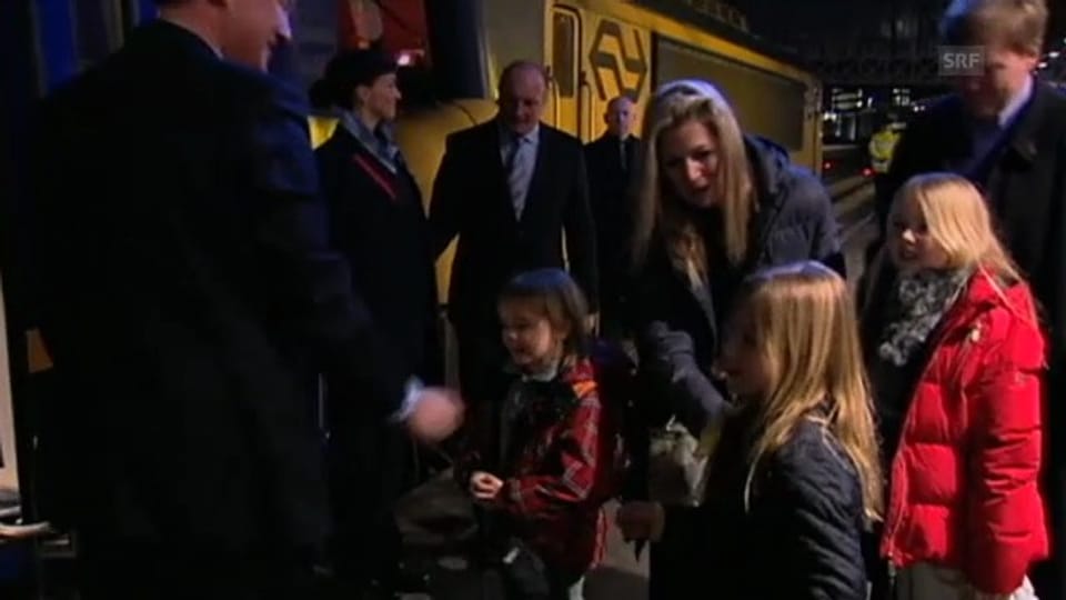 Niederländische Königsfamilie auf dem Weg nach Lech (unkomm. Video)