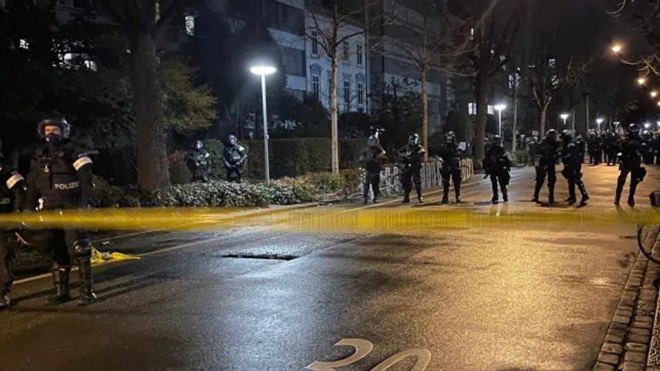 Die Polizei verteidigt ihren Einsatz an der Frauendemo in Basel