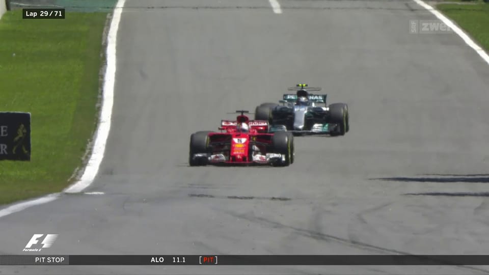 Vettel siegt bei Hamilton-Aufholjagd