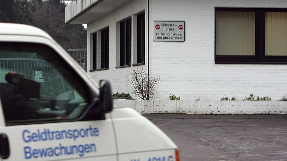 Geldtransporter leergeräumt: Die Solothurner Staatsanwaltschaft ermittelt nach einem Raub gegen über sieben Personen.