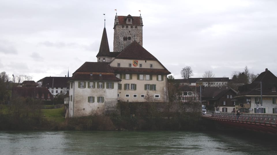 Das Schloss Aarwangen ist eines von zwei Schlössern, das immer noch leer steht. Die Kantonsregierung will es einer Stiftung widmen.