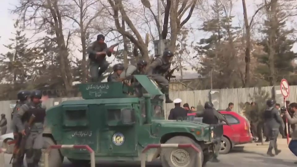 Kämpfer des IS attackieren ein Militärspital in Kabul