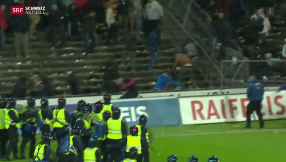 Basler Fans stürmen Spielfeld