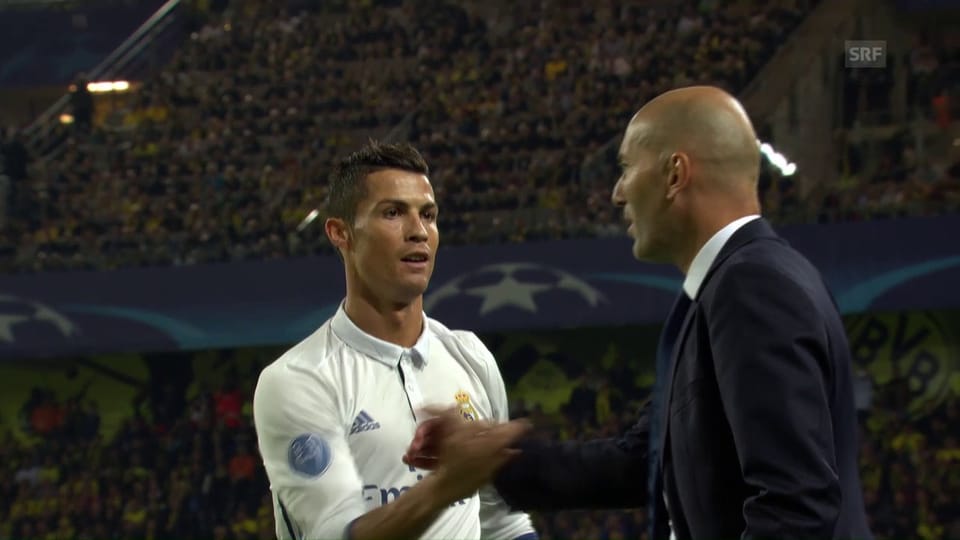 Ronaldo trifft und klatscht dann mit Zidane ab