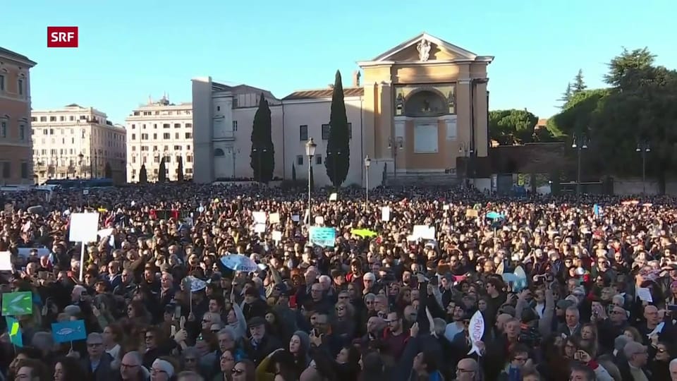 «Bella ciao» – Sardinen demonstrieren in Rom 
