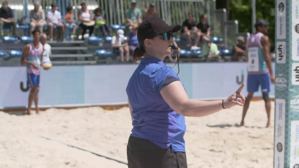 Beachvolleyball-Schiedsrichterin Laura Rüegg