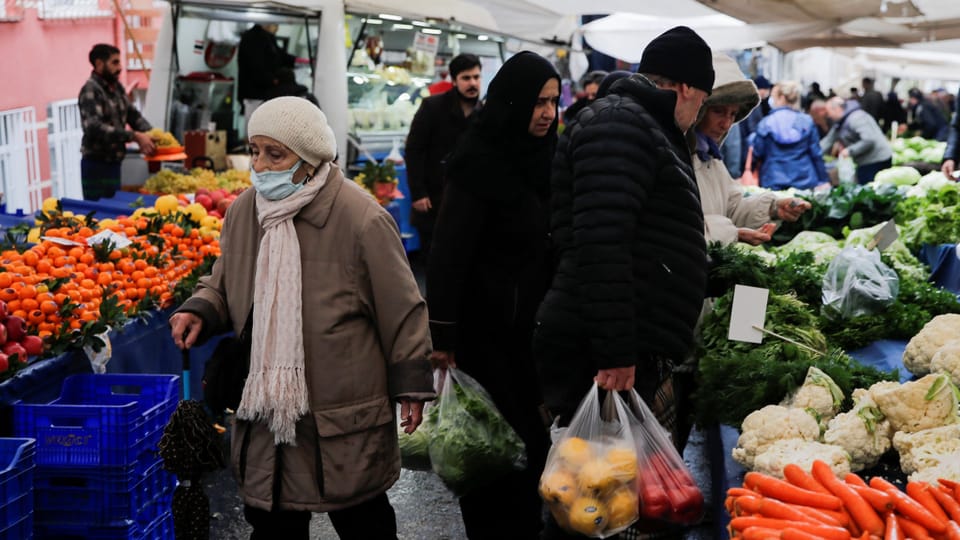 Inflation zwingt viele in der Türkei zum Sparen