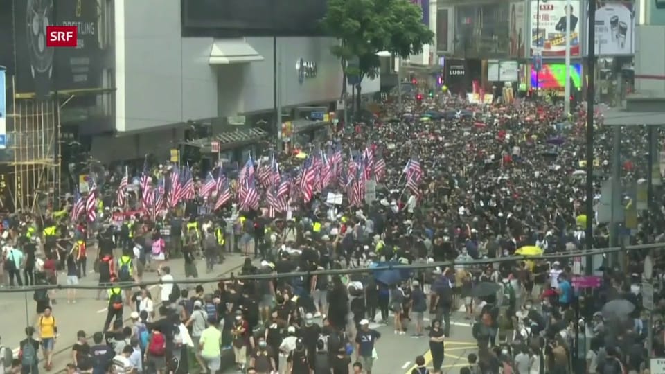 Zehntausende gehen in Hongkong wieder auf die Strasse