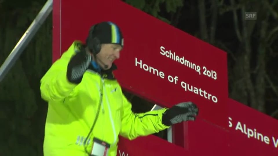 Tanz von Renndirektor Günter Hujara beim Teamevent an der Ski-WM