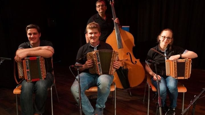 Schwyzerörgeli-Quartett Allergattigs Rohrbach BE – Edelweiss und Alpenrosen