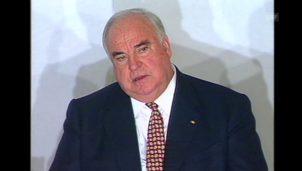 1998; Helmut Kohl gesteht Wahlniederlage ein