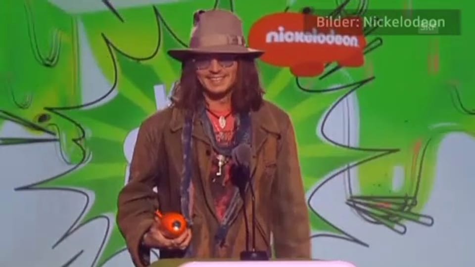 Johnny Depp nimmt Kids Choice Award entgegen
