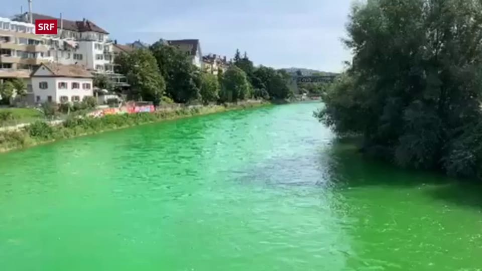 Nach Farbattacke. Die Limmat fliesst grün durch Zürich