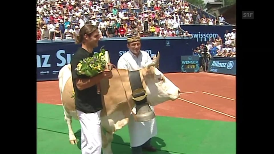 Federer erhält 2003 eine Kuh geschenkt