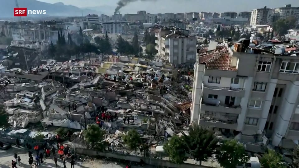 Erdbeben: Suche nach Überlebenden geht weiter 